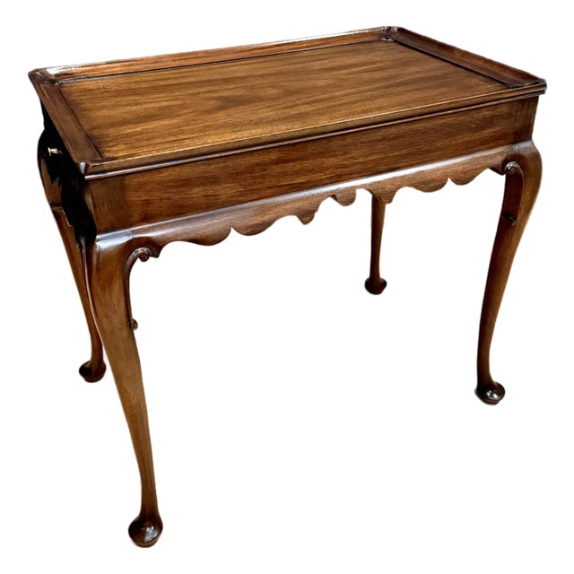 Mid 20th Century Henkel Harris “Virginia Galleries” Queen Anne Style Side Table For Sale