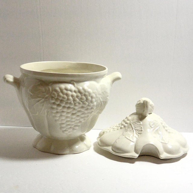 1950s 1950s White Grapevine California Pottery Large Soup Tureen For Sale - Image 5 of 8