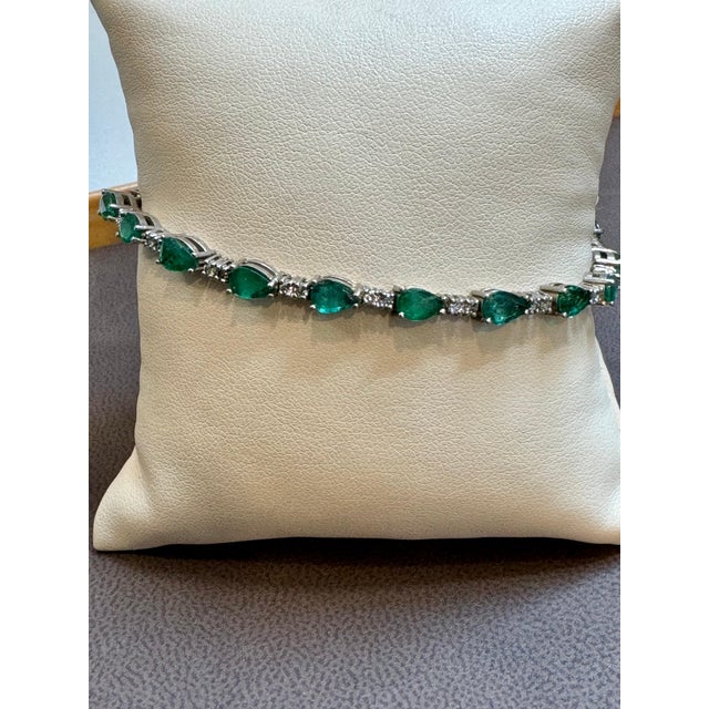 8 Carat Natural Zambian Emerald and Diamond Tennis Bracelet 14 Karat White Gold For Sale - Image 9 of 18