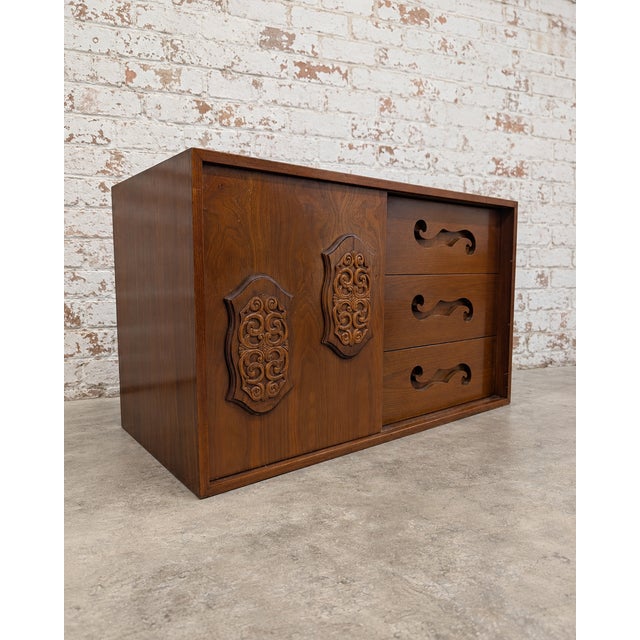 Mid-Century Modern Young Manufacturing 1960's Vintage Mid Century Modern Brutalist Dresser, Attributed For Sale - Image 3 of 5