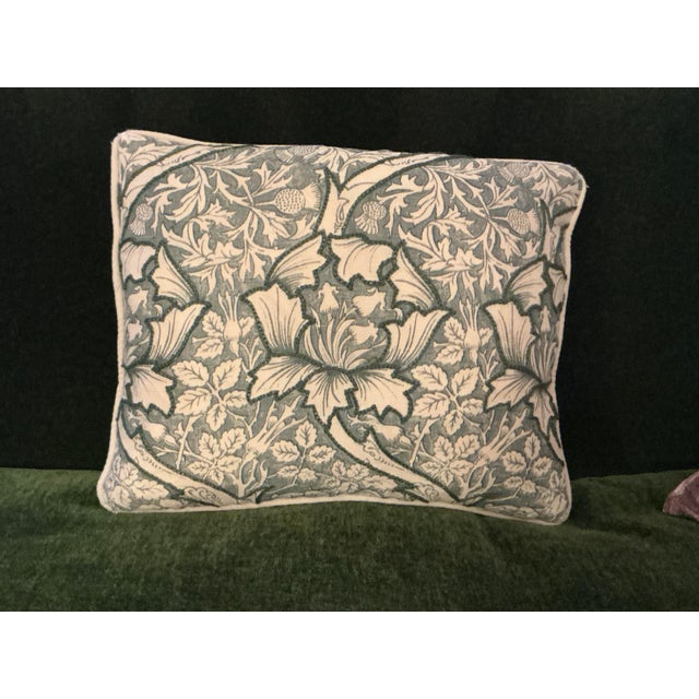 English Pair of Small Chelsea Textiles Crewel Embroidered Green Throw Pillows For Sale - Image 3 of 12