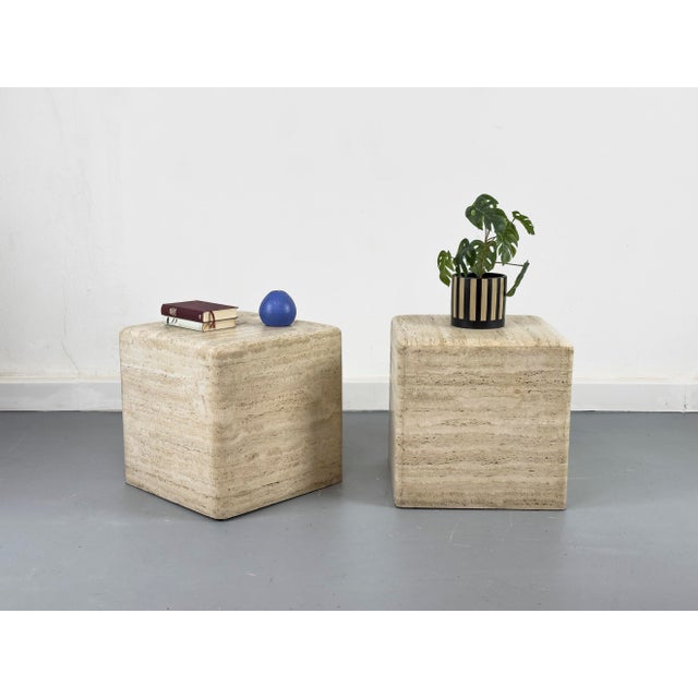 Beautiful travertine side tables in a cube shape. Also well-suited as bedside tables. Dimensions: 50 x 50 x 50 cm...