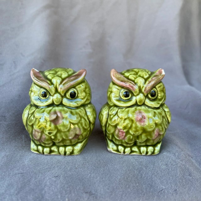 Vintage Hollywood Regency Pink & Green Salt & Pepper Shakers- a Pair For Sale - Image 11 of 11