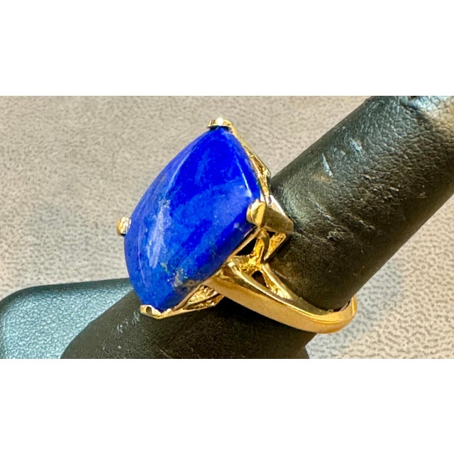 Metal 13 Ct Emerald cut Natural Lapis Lazuli Ring in 14 Kt Yellow Gold, Estate Size 8 For Sale - Image 7 of 18