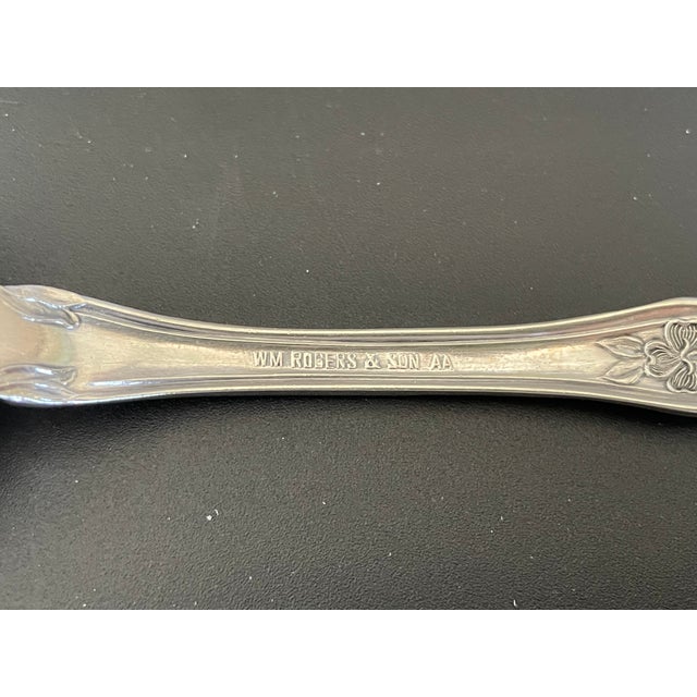 Wm Rogers & Son Arbutus Silverplate 1908 Cold Meat Serving Fork For Sale In Las Vegas - Image 6 of 9