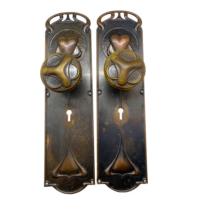 1900s Art Nouveau Interior Doorknobs & Doorplates - a Pair For Sale - Image 4 of 4