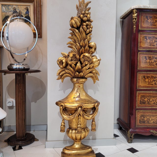 Baroque Trim Medici Cup Wall Sconce in Carved and Gilded Wood, Spain, 1950s For Sale - Image 3 of 17