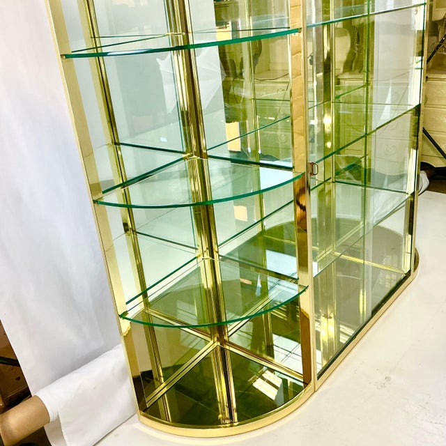 1980s Vintage Hollywood Regency Boho Chic Large Brass & Glass Display Cabinet - 3 Piece Set. For Sale - Image 14 of 17