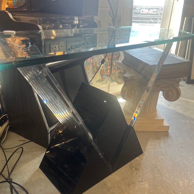 Mid-Century Modern Lucite and Glass in the Style of Roche Bobois by Maurice BariloneVictoire For Sale - Image 3 of 12