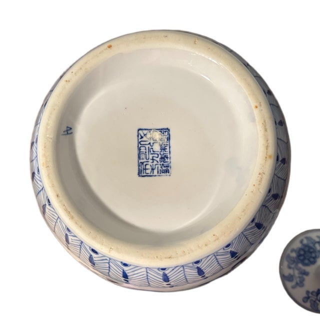 Chinoiserie Vintage Traditional Large Blue & White Chinoiserie Ginger Jar - Quianlong Style For Sale - Image 3 of 3