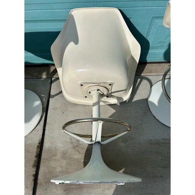 4x Mid-Century Fiberglass Tulip Swivel Chairs Barstools For Sale In San Francisco - Image 6 of 9