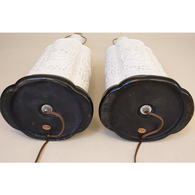 1960s Matched Pair Blanc De Chine Hollywood Regency Asian Modern Porcelain Seyei Fine China Wood Table Lamps W/ Linen Shades - a Pair For Sale - Image 13 of 14