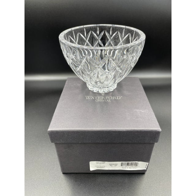 1980s Waterford Crystal “Welcome” Bowl in Original Box For Sale In Los Angeles - Image 6 of 11