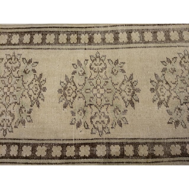 Vintage Turkish Oushak Runner, Hand-Knotted Wool Pile, Ivory & Green, 3' x 11' For Sale In Chicago - Image 6 of 9