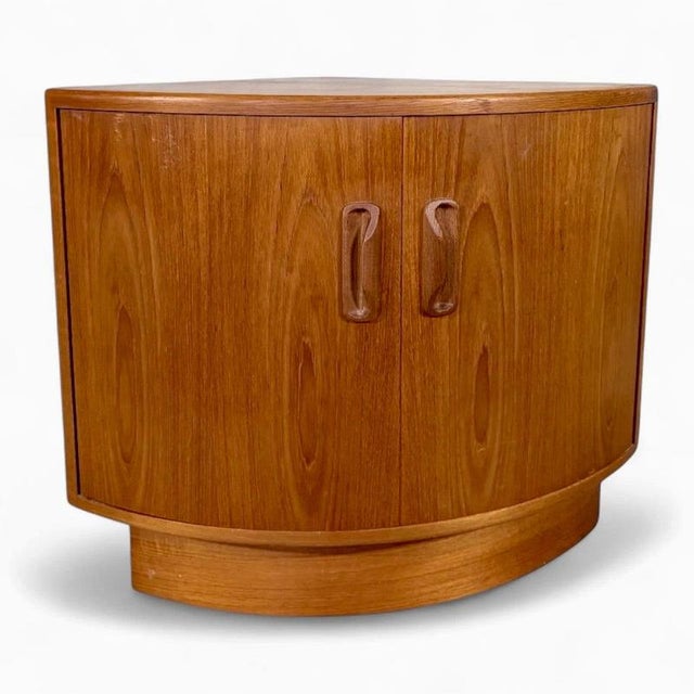 Mid-Century Modern Fresco Teak Curved Corner Cabinet from G-Plan, 1960s For Sale - Image 10 of 11