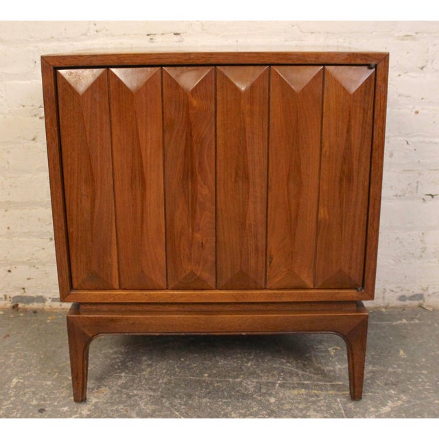 Mid-Century Modern Mid-Century Sculpted Diamond Front Walnut Nightstands, Pair For Sale - Image 3 of 13