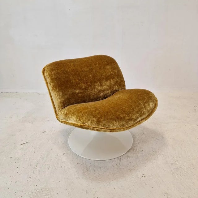 Very cute and comfortable "508" lounge chair. This pivoting chair is designed by Geoffrey Harcourt. It is fabricated by...