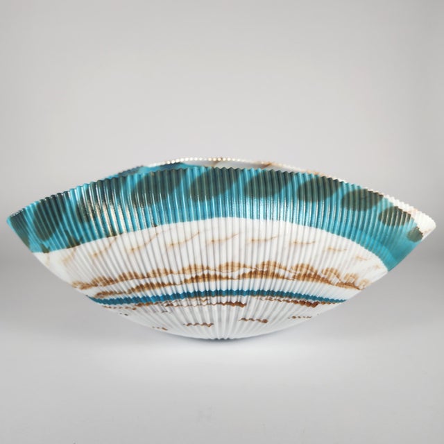 On offer is this beautiful Murano art glass bowl. Large in size and gorgeous in style. Features a curved, ridged seashell-...