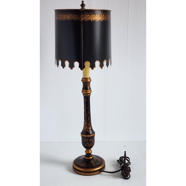 1980s Vintage Chinoiserie Style Tole Painted & Wood Table Lamp For Sale - Image 5 of 12