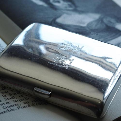 Antique Victorian Curved and Crested Silver Cigarette Case, London, United Kingdom, 1894 For Sale - Image 6 of 18
