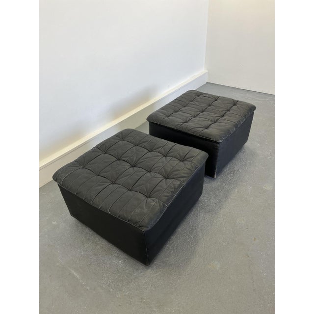 Mid-Century Modern Set of Large Swiss Poufs in Patinated Grey Leather from de Sede, 1970s For Sale - Image 3 of 9