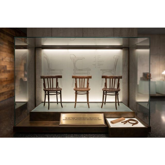Set of 3 bentwood chairs, in the iconic Thonet style. These chairs perfectly embody the classic "Bistro" design of the...