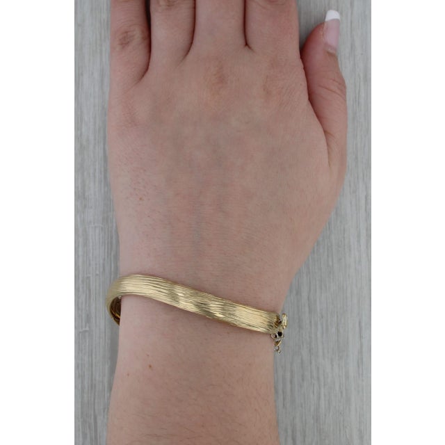 Modern Roberto Coin Elephant Collection 0.50ctw Diamond Bangle Bracelet 18k Yellow Gold For Sale - Image 3 of 7