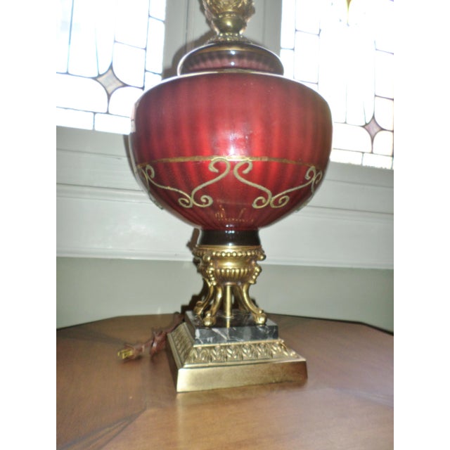 Vintage Hollywood Regency Brass & Red Ribbed Glass Table Lamp For Sale - Image 4 of 12