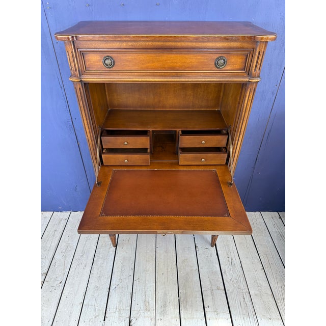 French Secretary desk, made of walnut The wood has been finished with a lustrous French polish. 1 dovetailed drawer and...