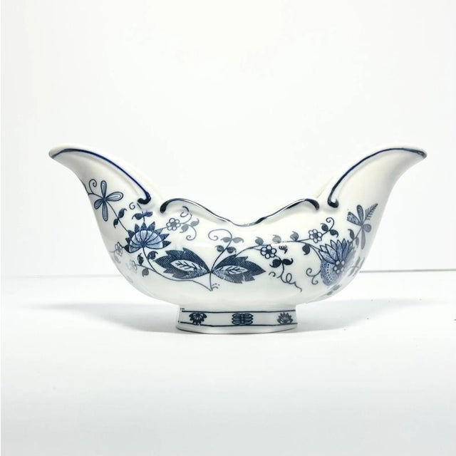 Seymour Mann, Vienna Woods “Blue Onion” Porcelain Open Sauce or Gravy Boat 7.5” Good vintage condition. No chips, cracks,...