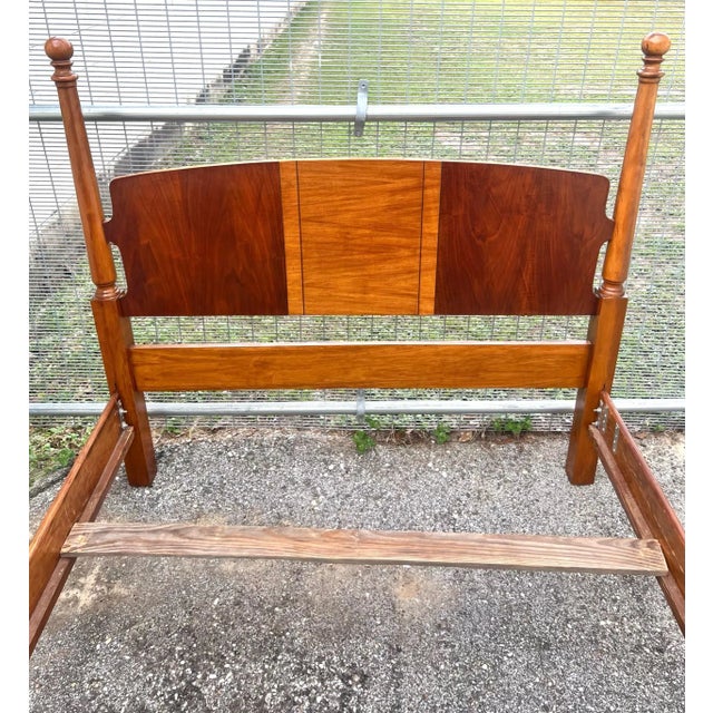 Vintage Art Deco Style Full Size Two Tone Cannonball Poster Bed For Sale - Image 10 of 13