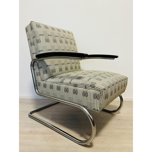 This type of armchair became a model for a lot of manufacturers, also such a model of Thonet S 411 produced by Gottwald,...