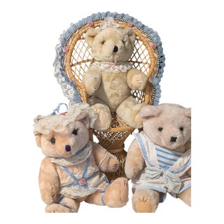 Teddy Bear Family Display Wicker Chair 3 Plush Bears Victorian Cottage Decor For Sale