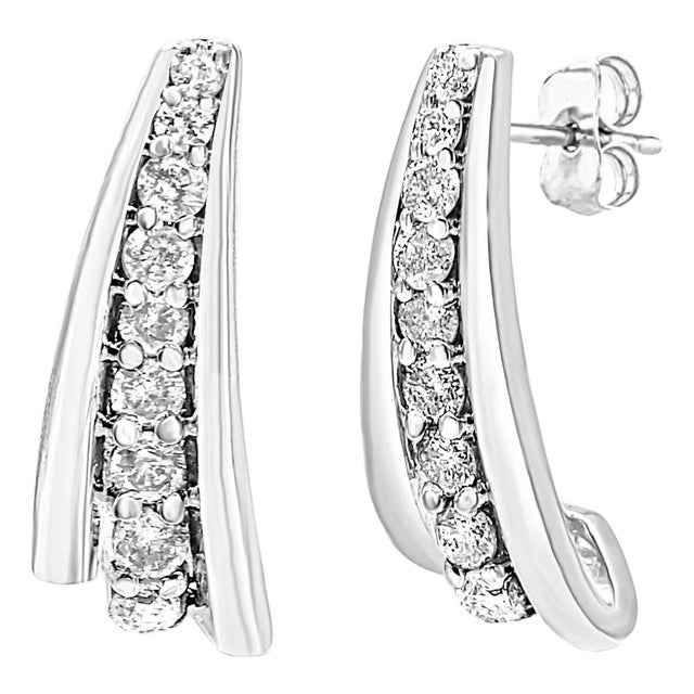 .925 Sterling Silver 0.50 Cttw Round Diamond Graduated Huggie Stud Earrings (I-J Color, I2-I3 Clarity) For Sale