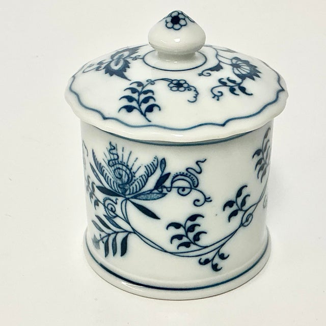 Blue Danube 1950s Vintage Japanese Chinoiserie Meissen Blue Danube Lidded Jam Preserve Jar. For Sale - Image 4 of 10