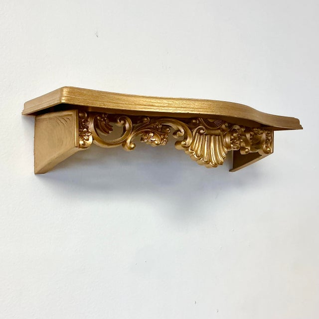 Mid-Century Neoclassical Hollywood Regency Syroco Style Wall Bracket Shelf, Shell Accent For Sale - Image 6 of 9