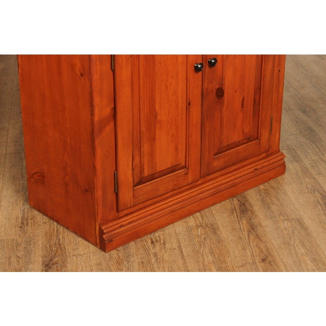 Early 21st Century Southern Craftsmen's Guild Quality Pine Bookcase