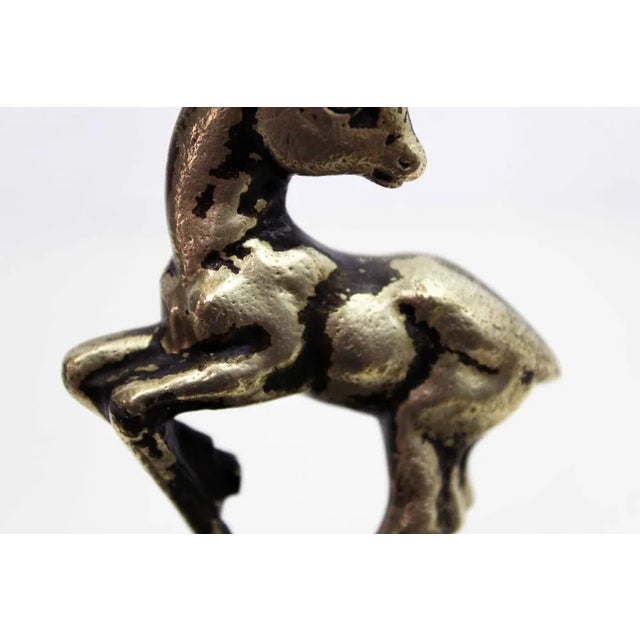 Bronze doe on marble base Here is an original piece, this small bronze deer is waiting for you to take a place of choice...