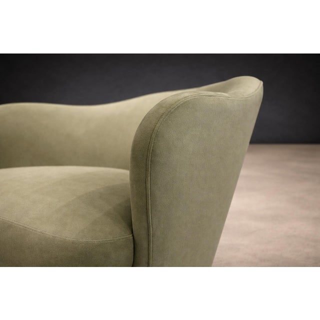 “Concha” Armchair in Ultrasuede, Attributed to Joaquim Tenreiro, Brazil, 1950s For Sale In New York - Image 6 of 9