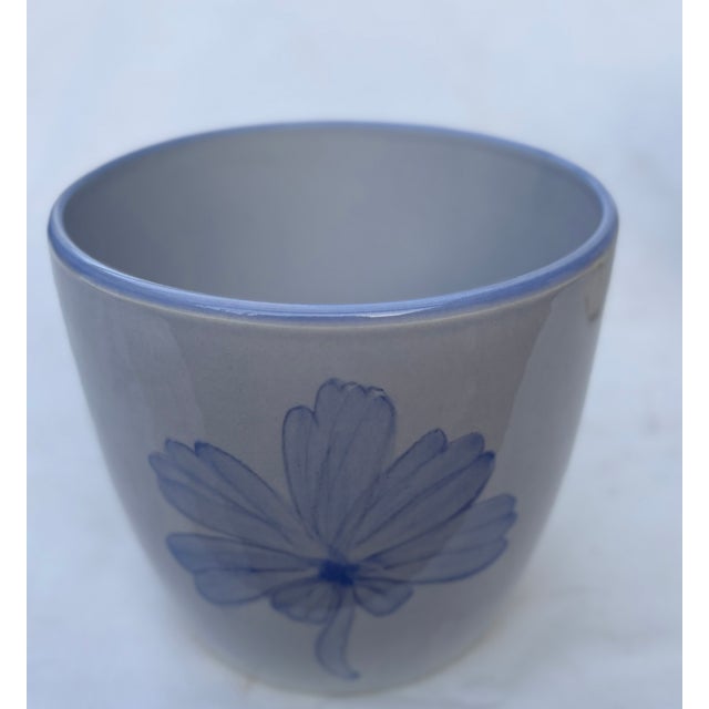 Late 20th Century Portuguese Folk Art Salt Glazed Stoneware Cachepot With a Cobalt Blue Flower by New England Pottery For Sale - Image 4 of 8