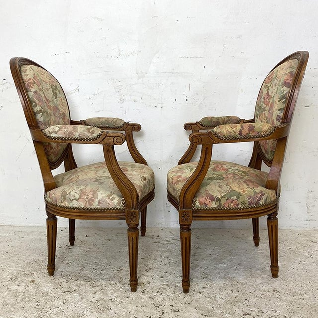 Louis XVI Style Cabriolet Armchairs with Medallion Backs, Set of 2 For Sale - Image 4 of 12