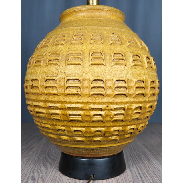 Brown 1960s Bob Kinzie for Affiliated Craftsmen Stoneware Pottery Table Lamp For Sale - Image 8 of 18