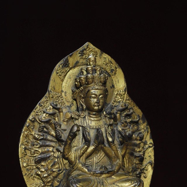 Gilt Bronze Thousand-Armed Guanyin (Avalokiteshvara) Figurine With Halo Backplate For Sale - Image 9 of 9
