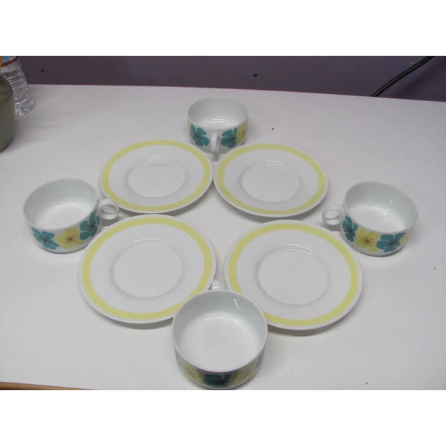 White Richard Ginori Mid 20th Century Yellow and Teal Flowers 4 Cups and 4 Saucers, Italy- 8 Pieces For Sale - Image 8 of 8