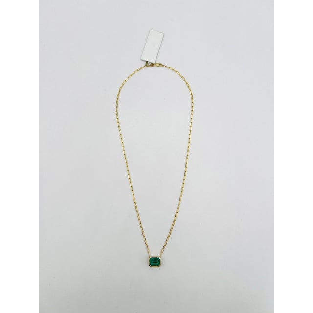 Emerald in Emerald Cut Bezel Paperclip Necklace in 14k Yellow Gold For Sale In Los Angeles - Image 6 of 7