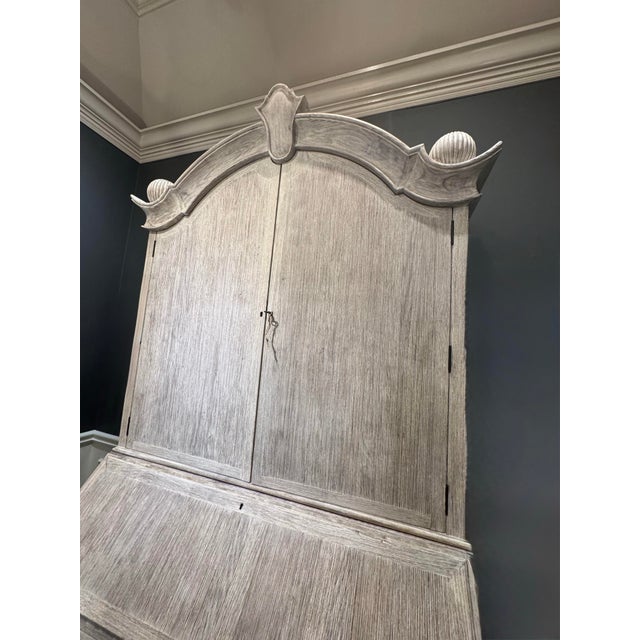 The Jonathan Charles Alnwick Bureau (530034-WAA) is far more than a piece of furniture—it’s a statement of grace,...