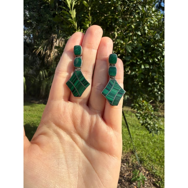 Circa 1970s Malachite & 970 Silver Articulated Drop Earrings With 14k Gold Posts, Pair For Sale In Orlando - Image 6 of 18