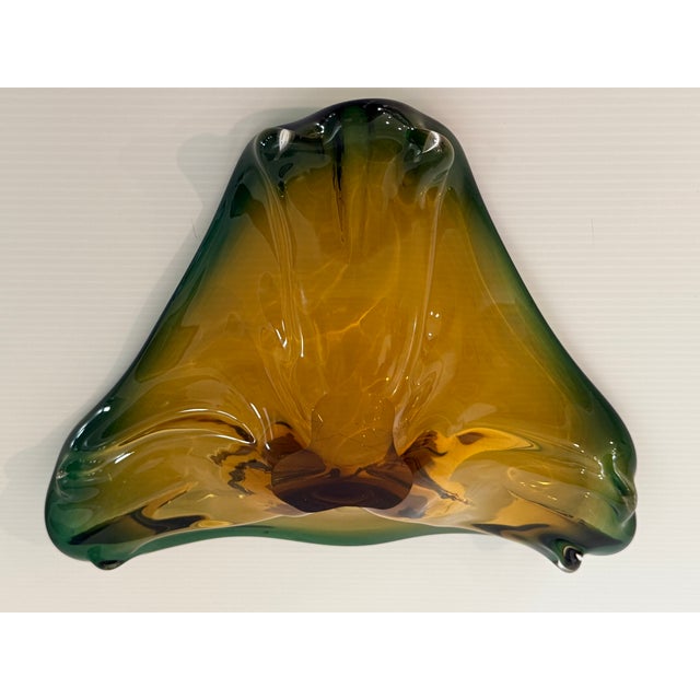 Mid 20th Century Mid 20th Century Murano Sommerso Art Glass Freeform Tri-Lobed Bowl in Amber & Emerald Green For Sale - Image 5 of 12