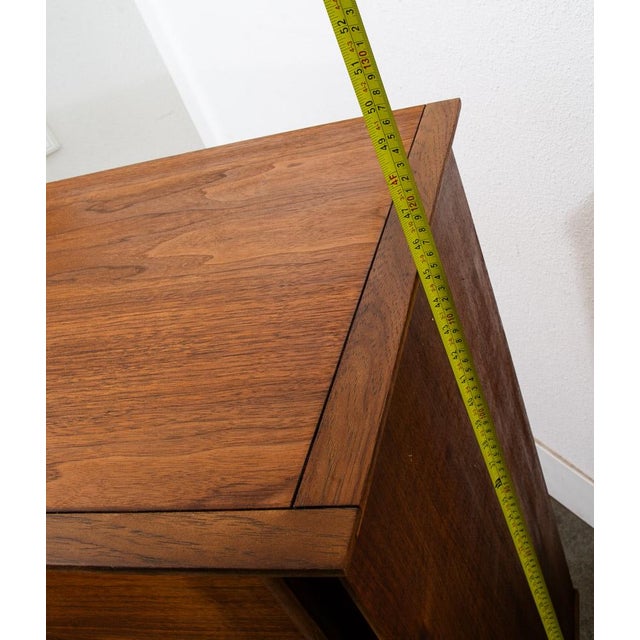 1960s Mid Century Modern Highboy Dresser 5 Drawer Walnut American Vintage MCM Tall For Sale - Image 11 of 12