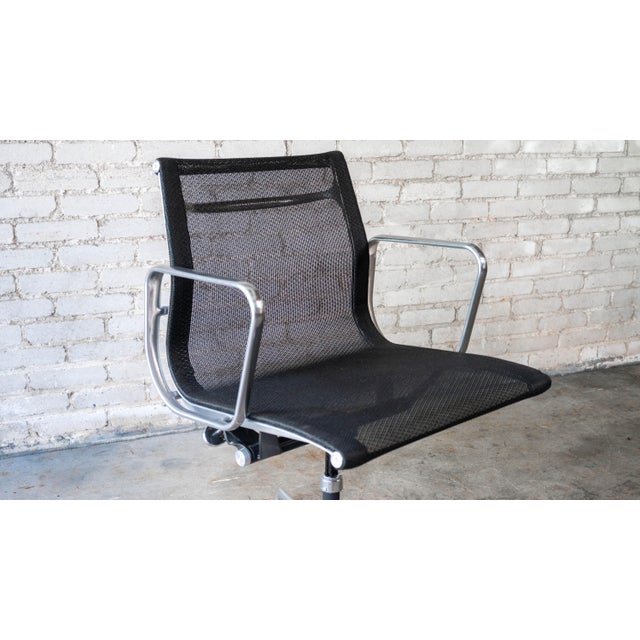 Herman Miller Eames Aluminum Group Mesh Chair For Sale - Image 14 of 17